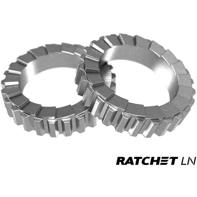 DT Swiss M1900R BOOST 29in Front Wheel in Black-2