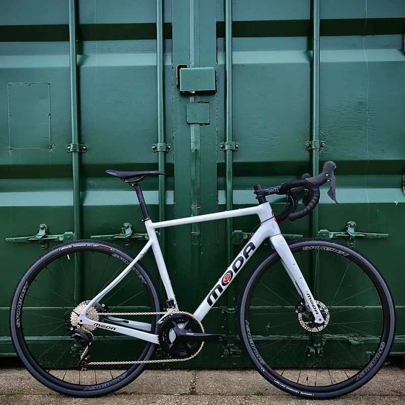 MODA MOLTO GRAVEL BIKE IN NARDO GREY WITH GRX AND GX SPINERGY WHEELS -5
