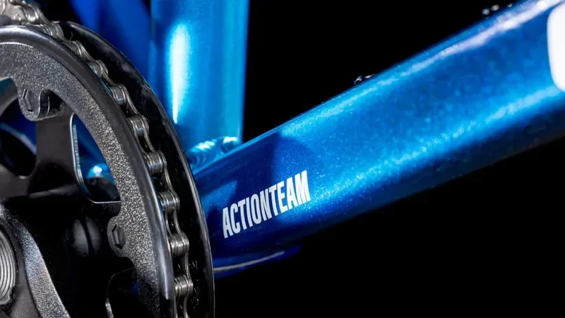 Cube Acid 200 Disc Kids Bike in Actionteam-4