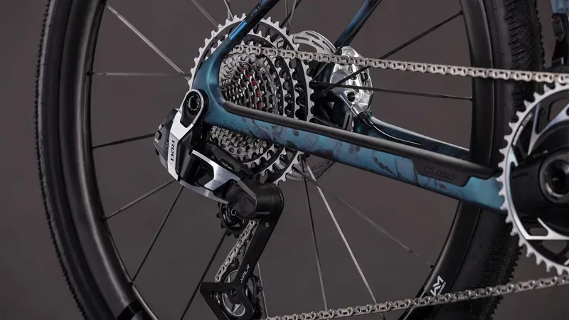 Cube Nuroad C:62 SLT Gravel Bike In Royal Green/Fume-8