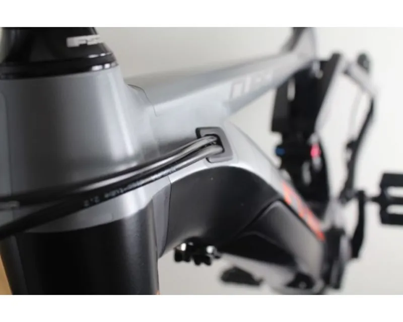 Invisiframe fitting outlet