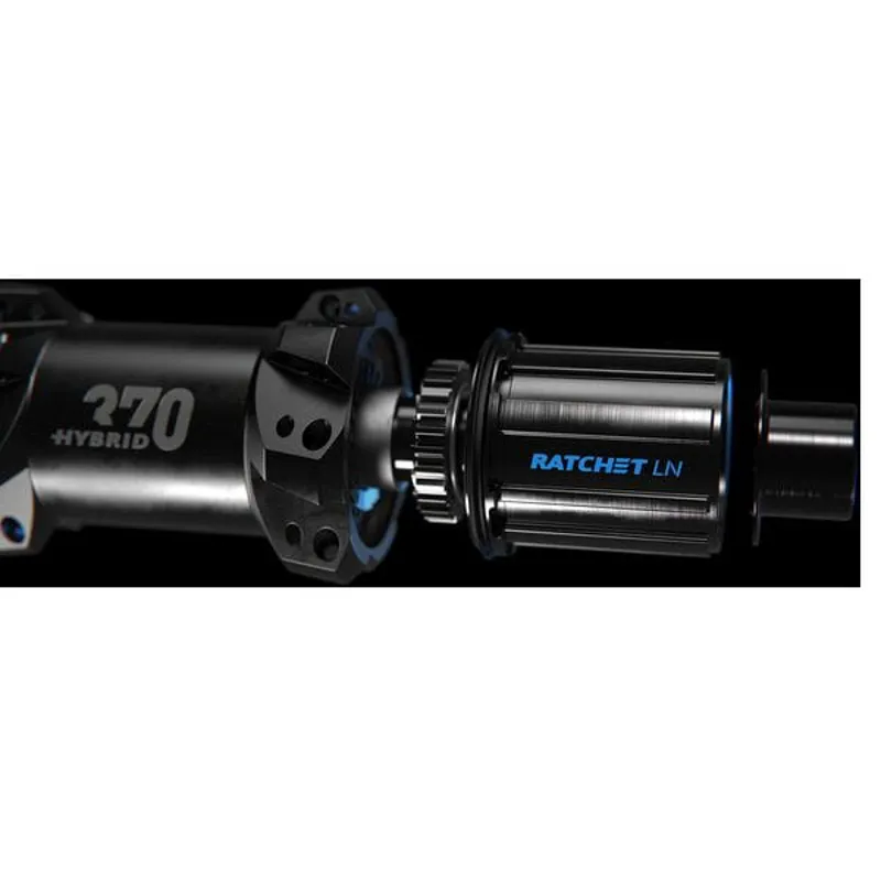 DT Swiss HU1900 BOOST 29in Front in Black-2