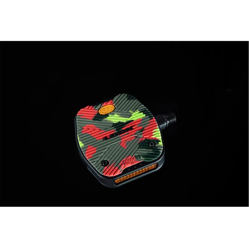 Look Geo City Grip Flat Pedals in Camo
