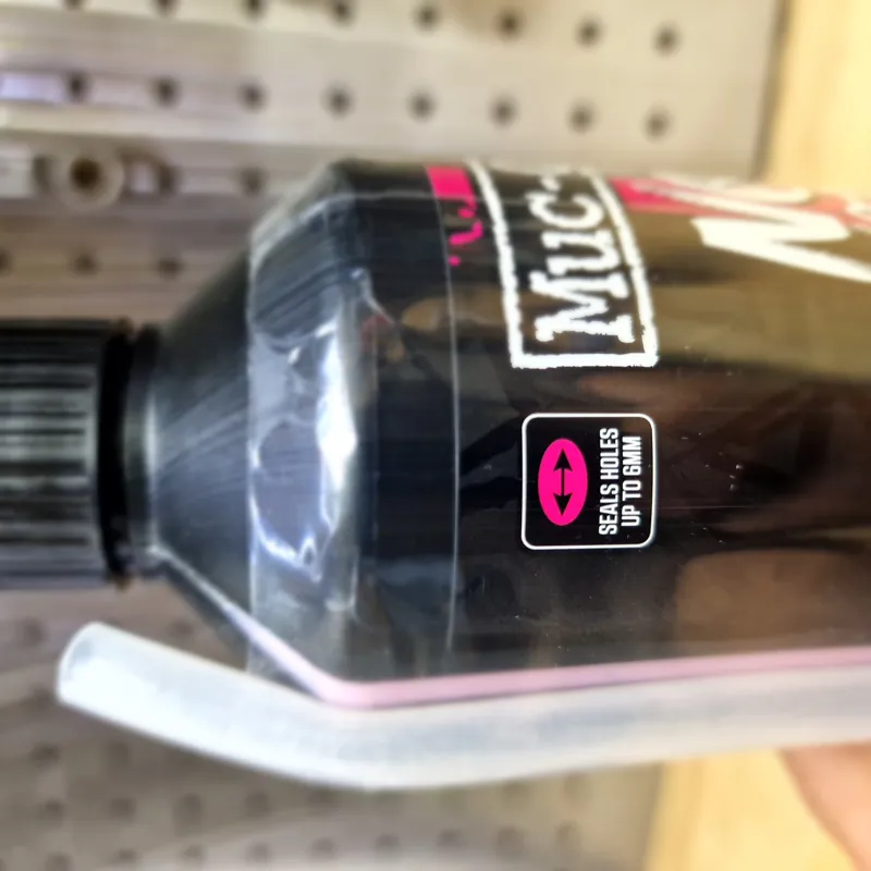 Muc Off MTB Mountain Bike Tubeless Sealant 500ml - Pink-3