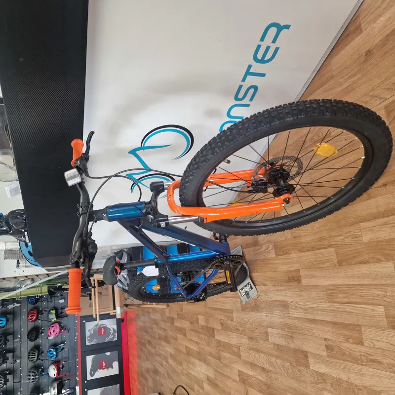 Cube Acid 240 Disc Kids Bike In Actionteam-3