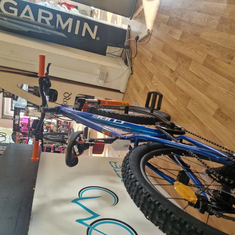 Cube Acid 240 Disc Kids Bike In Actionteam-2