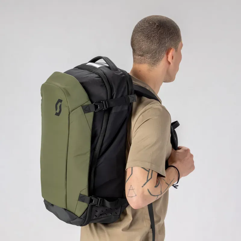 Scott Gear 40 Backpack in Douglas Green/Black-2
