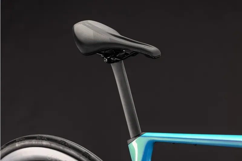 Cube Agree C:62 Pro Road Bike in Dream/Black-9