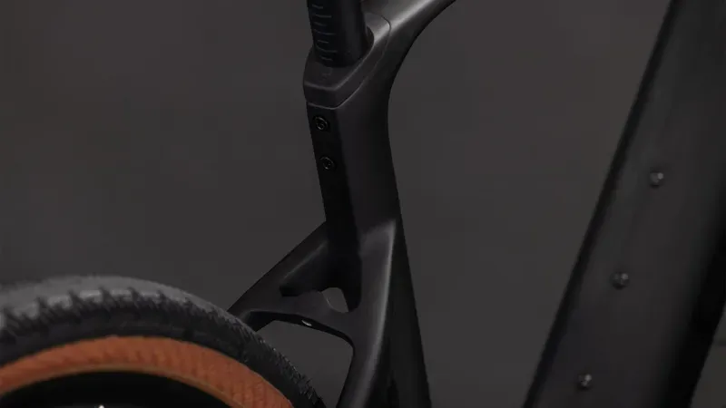 Cube Nuroad Hybrid c:62 EXC 400x Gravel Bike in Blackline-4