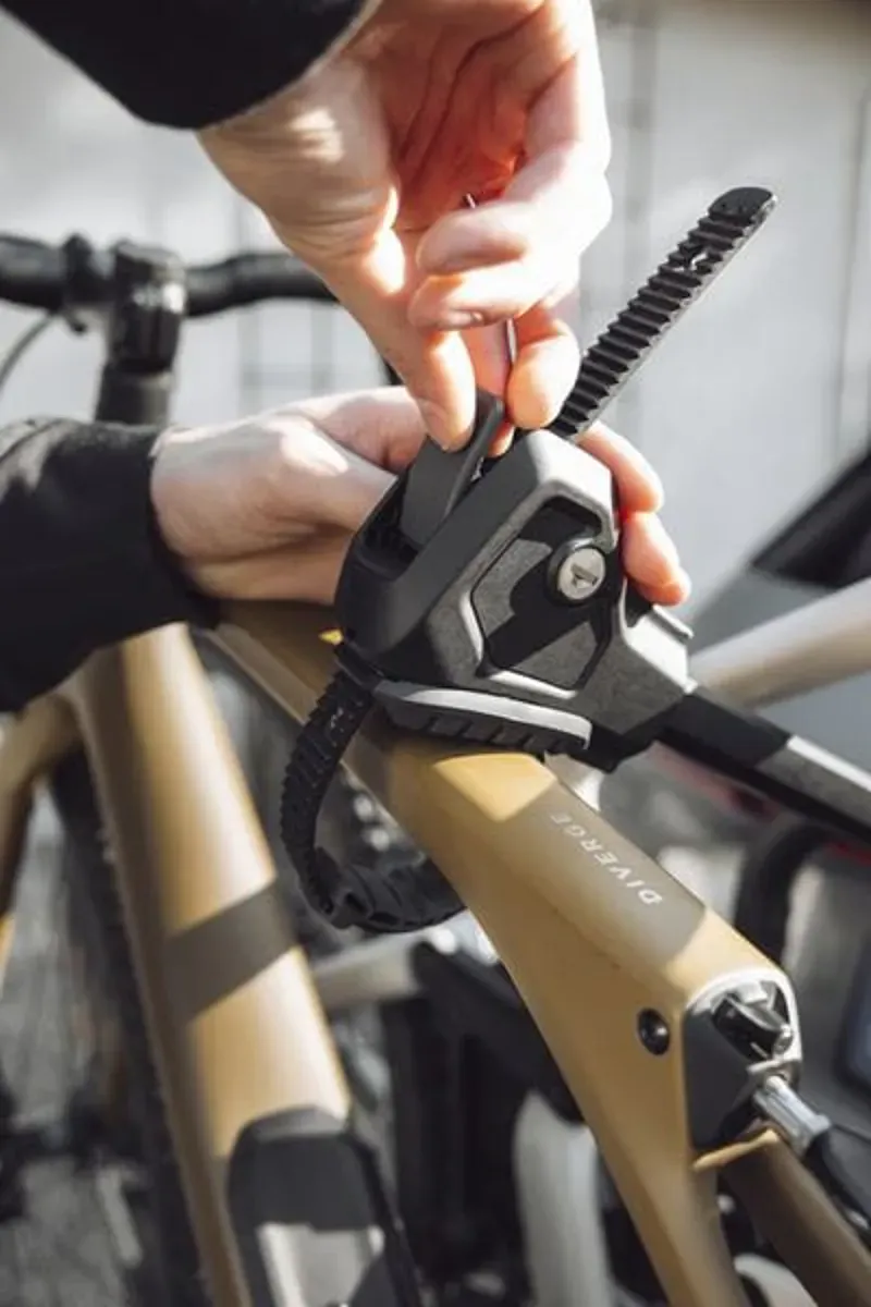 Thule 945 EasyFold 3 3-bike AcuTight 13-pin Tow Bar e-bike Rack-4